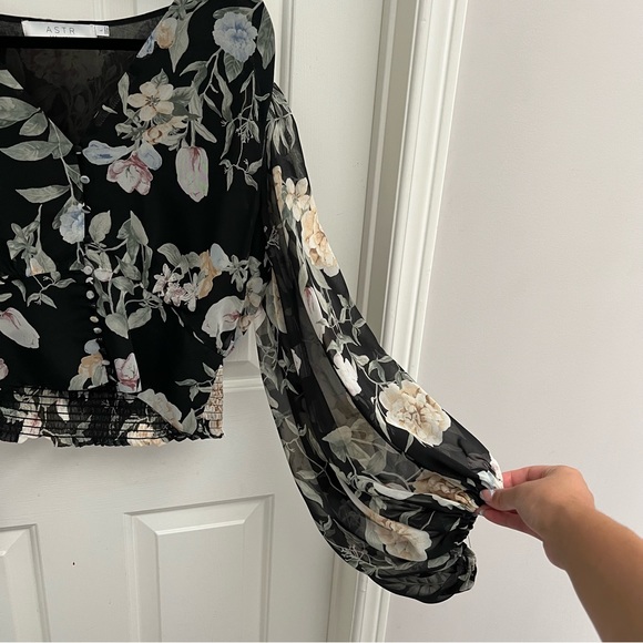 Astr the Label LS Floral Blouse - Picture 5 of 5